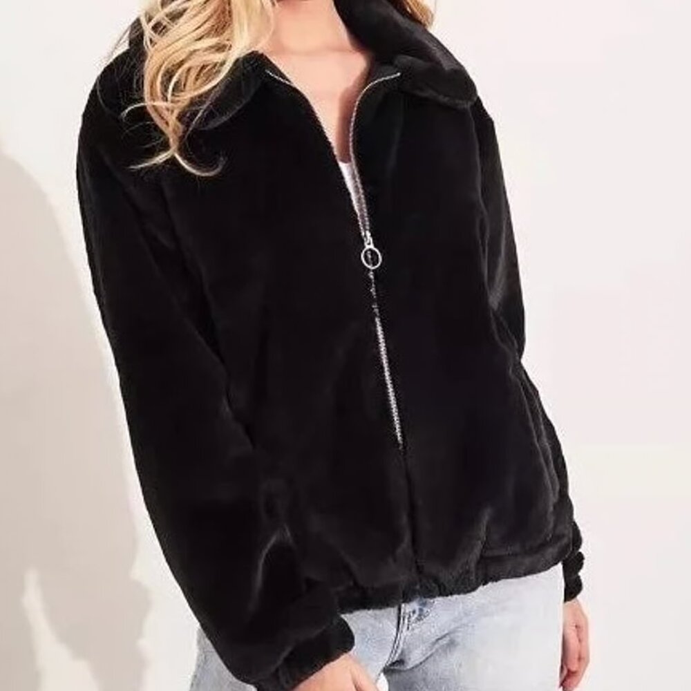 Hollister Cozy Fuzzy Bomber Jacket in Black - Picture 2 of 3